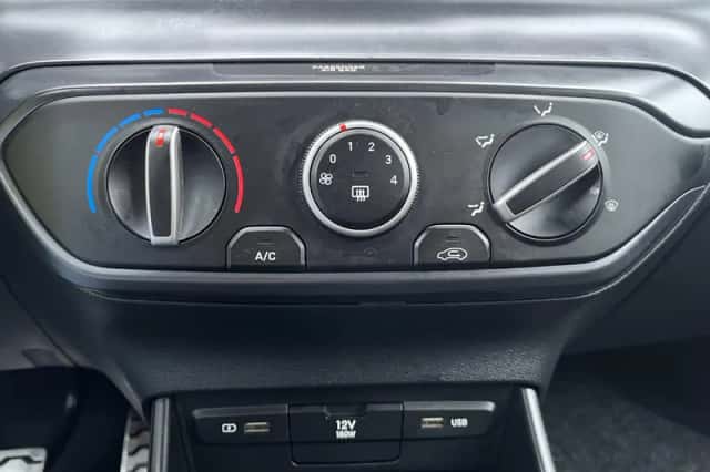 Hyundai Bayon (2022) thumbnail 4