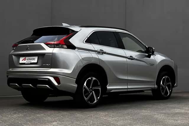 Mitsubishi Eclipse Cross (2023) thumbnail 3