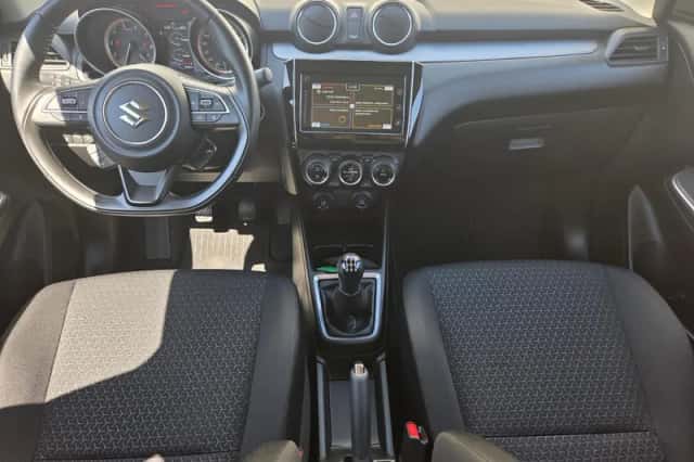 Suzuki Swift (2022) thumbnail 2