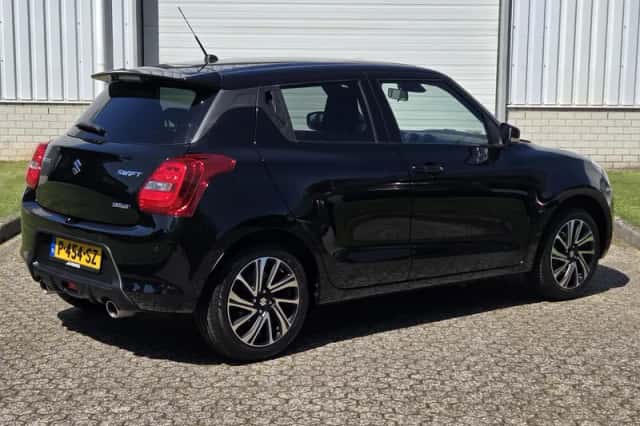 Suzuki Swift (2022) thumbnail 3
