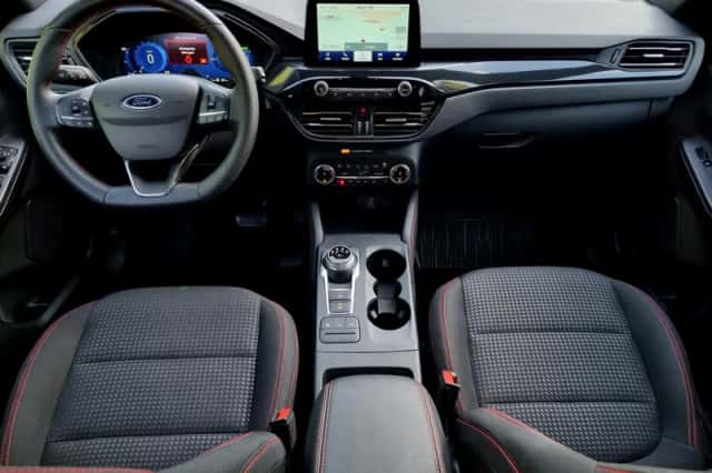 Ford Kuga (2024) thumbnail 2