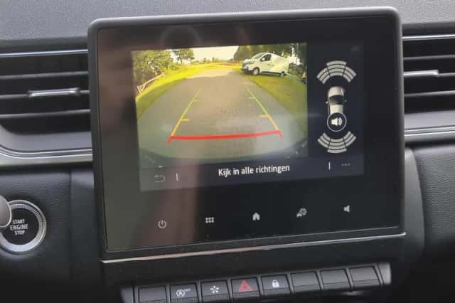 Renault Captur (2021) thumbnail 4