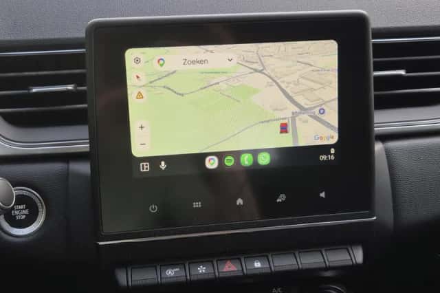 Renault Captur (2021) thumbnail 5