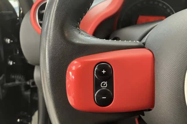 Renault Twingo (2016) thumbnail 18