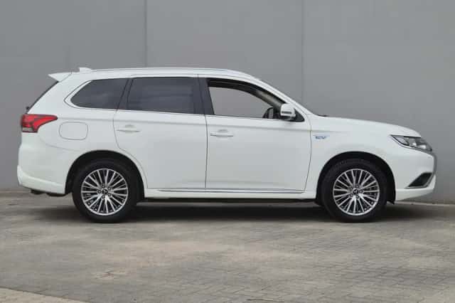 Mitsubishi Outlander (2021) thumbnail 17