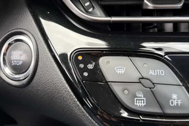 Toyota C-HR (2016) thumbnail 33