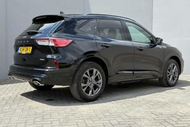 Ford Kuga (2023) thumbnail 3