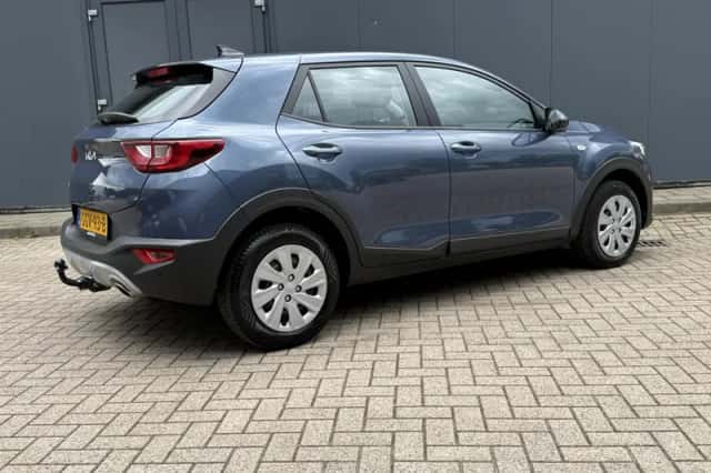 Kia Stonic (2024) thumbnail 3