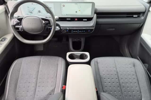 Hyundai Ioniq 5 (2023) thumbnail 2