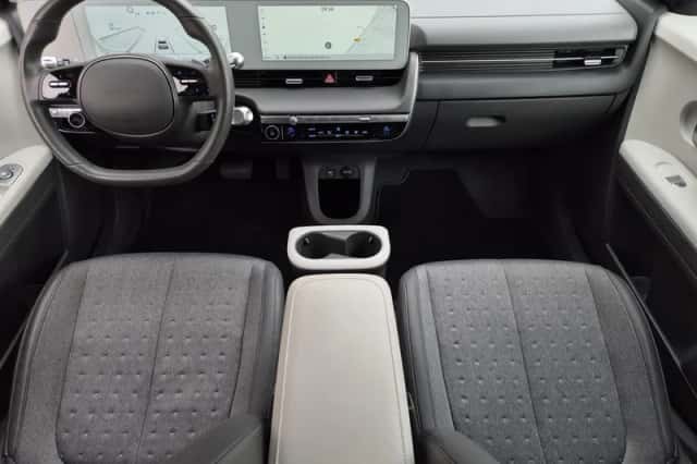 Hyundai Ioniq 5 (2022) thumbnail 2