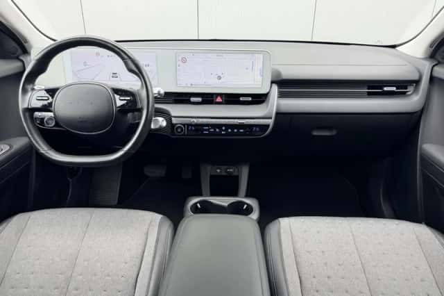 Hyundai Ioniq 5 (2023) thumbnail 2