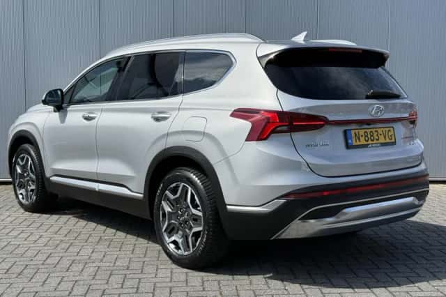 Hyundai Santa Fe (2022) thumbnail 3