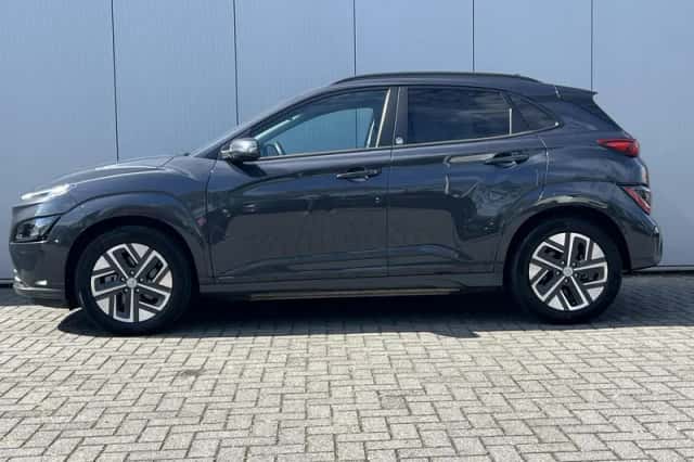 Hyundai Kona (2022) thumbnail 3