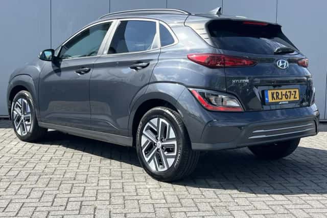 Hyundai Kona (2022) thumbnail 6