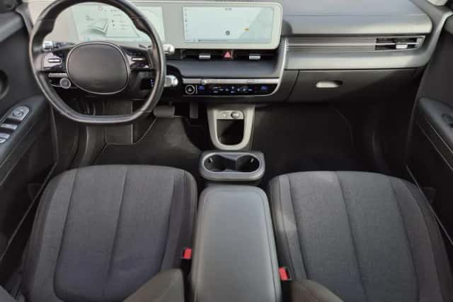 Hyundai Ioniq 5 (2023) thumbnail 2