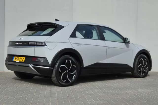 Hyundai Ioniq 5 (2023) thumbnail 3