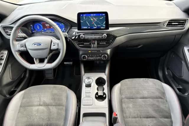 Ford Kuga (2023) thumbnail 2