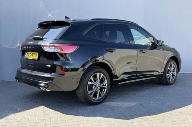 Ford Kuga (2023) thumbnail 3