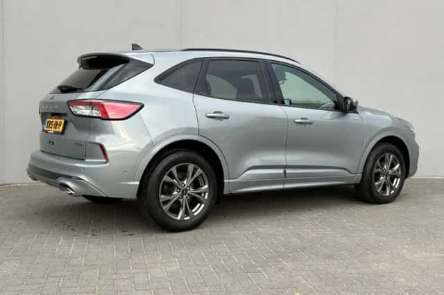 Ford Kuga (2023) thumbnail 3