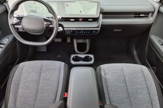 Hyundai Ioniq 5 (2023) thumbnail 2