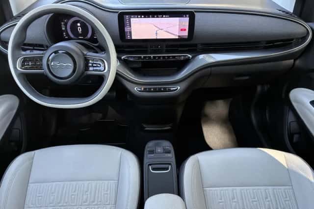 Fiat 500 (2024) thumbnail 2