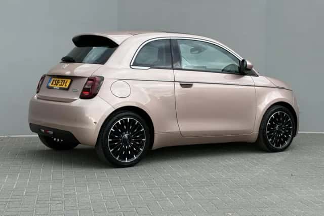 Fiat 500 (2024) thumbnail 3