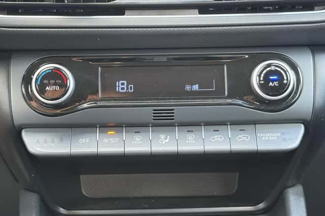 Hyundai Kona (2022) thumbnail 5