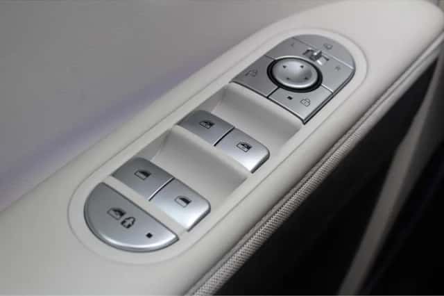 Hyundai Ioniq 5 (2023) thumbnail 13