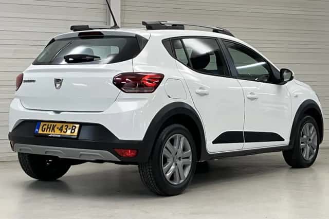 Dacia Sandero Stepway (2023) thumbnail 3