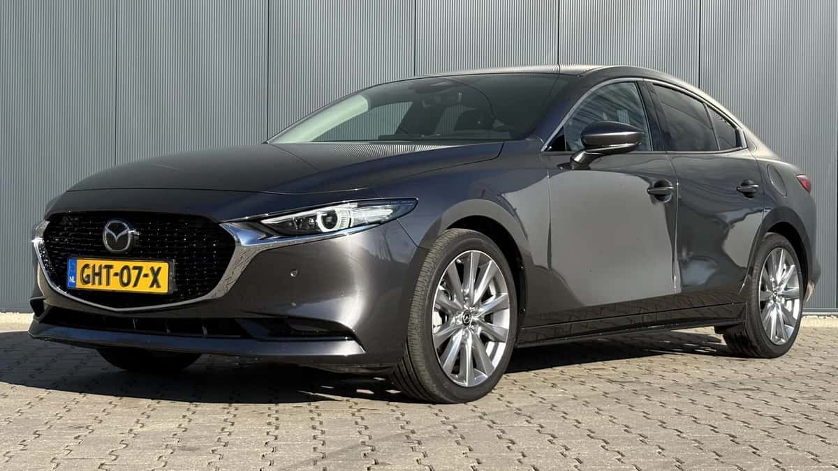 Mazda 3 (2024) — foto 1
