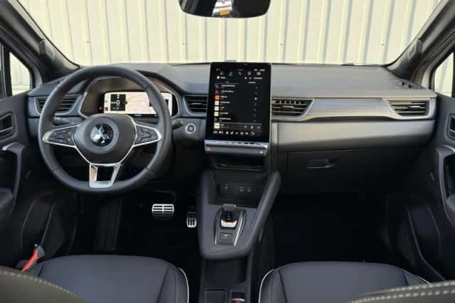 Mitsubishi Grandis (2025) thumbnail 2