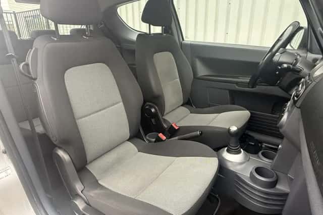 Mitsubishi Colt (2011) thumbnail 19