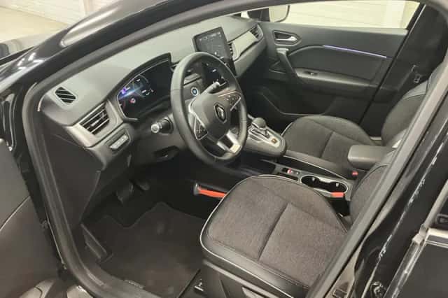 Renault Captur (2021) thumbnail 2