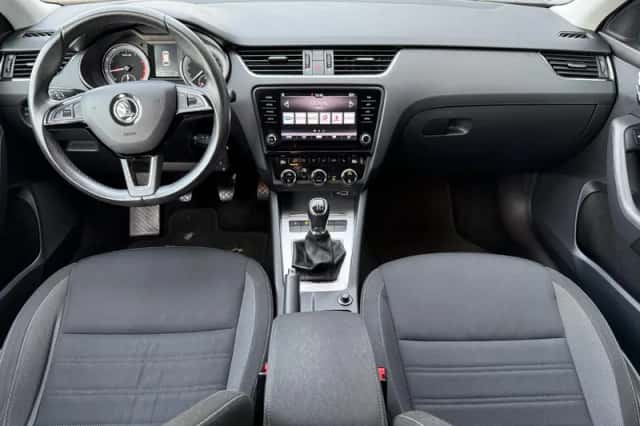 Škoda Octavia (2019) thumbnail 2