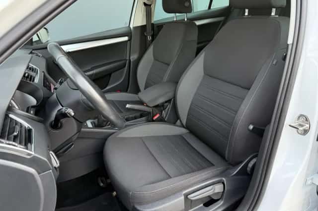 Škoda Octavia (2019) thumbnail 5