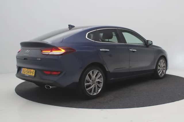 Hyundai i30 (2019) thumbnail 3
