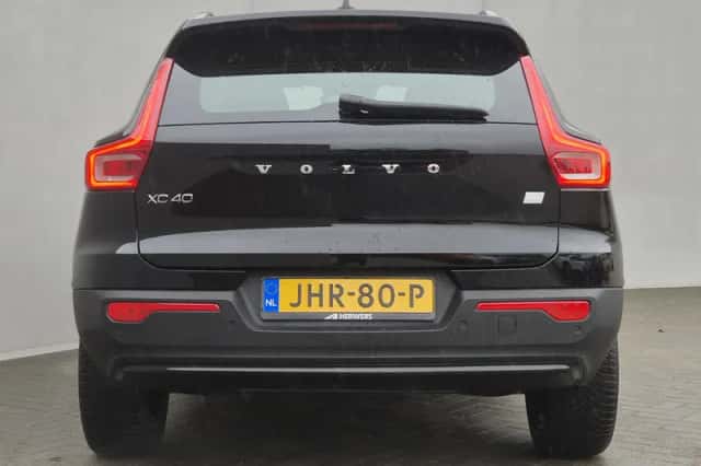 Volvo XC40 (2023) thumbnail 25