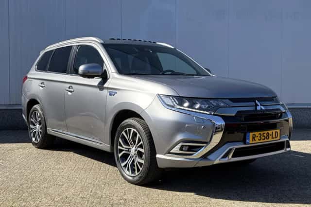 Mitsubishi Outlander (2019) thumbnail 18