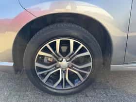 Mitsubishi Outlander (2019) thumbnail 18