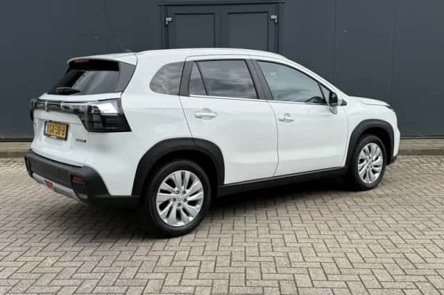 Suzuki S-Cross (2025) thumbnail 3