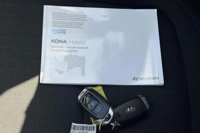Hyundai Kona (2022) thumbnail 4