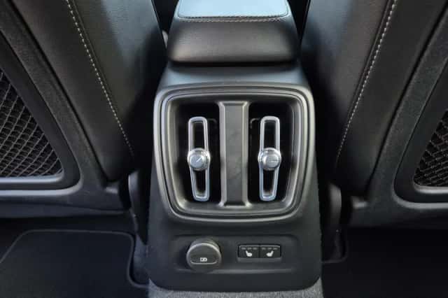Volvo XC40 (2022) thumbnail 42