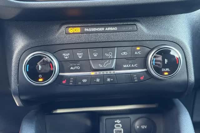 Ford Kuga (2023) thumbnail 4
