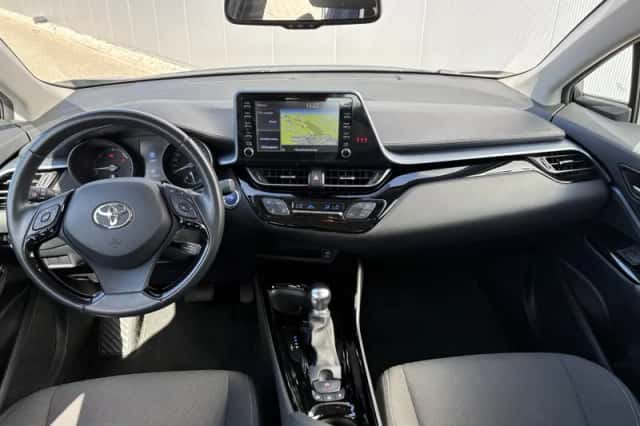 Toyota C-HR (2021) thumbnail 2