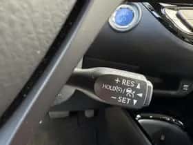 Toyota C-HR (2021) thumbnail 17