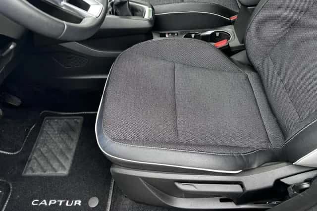 Renault Captur (2023) thumbnail 24