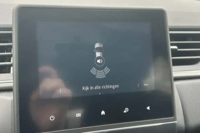 Renault Captur (2021) thumbnail 7
