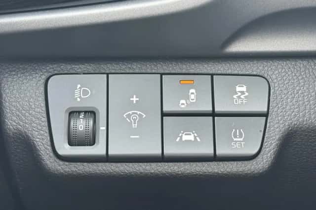 Kia Stonic (2018) thumbnail 29