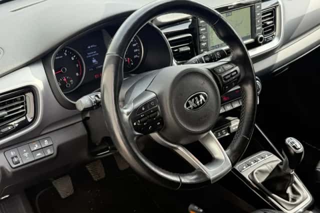 Kia Stonic (2018) thumbnail 4