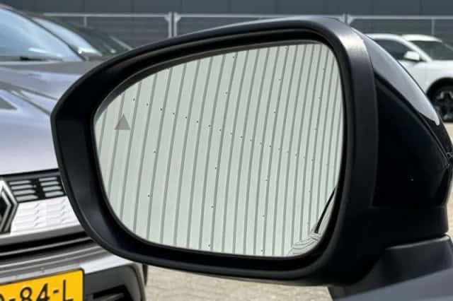 Kia Stonic (2018) thumbnail 35
